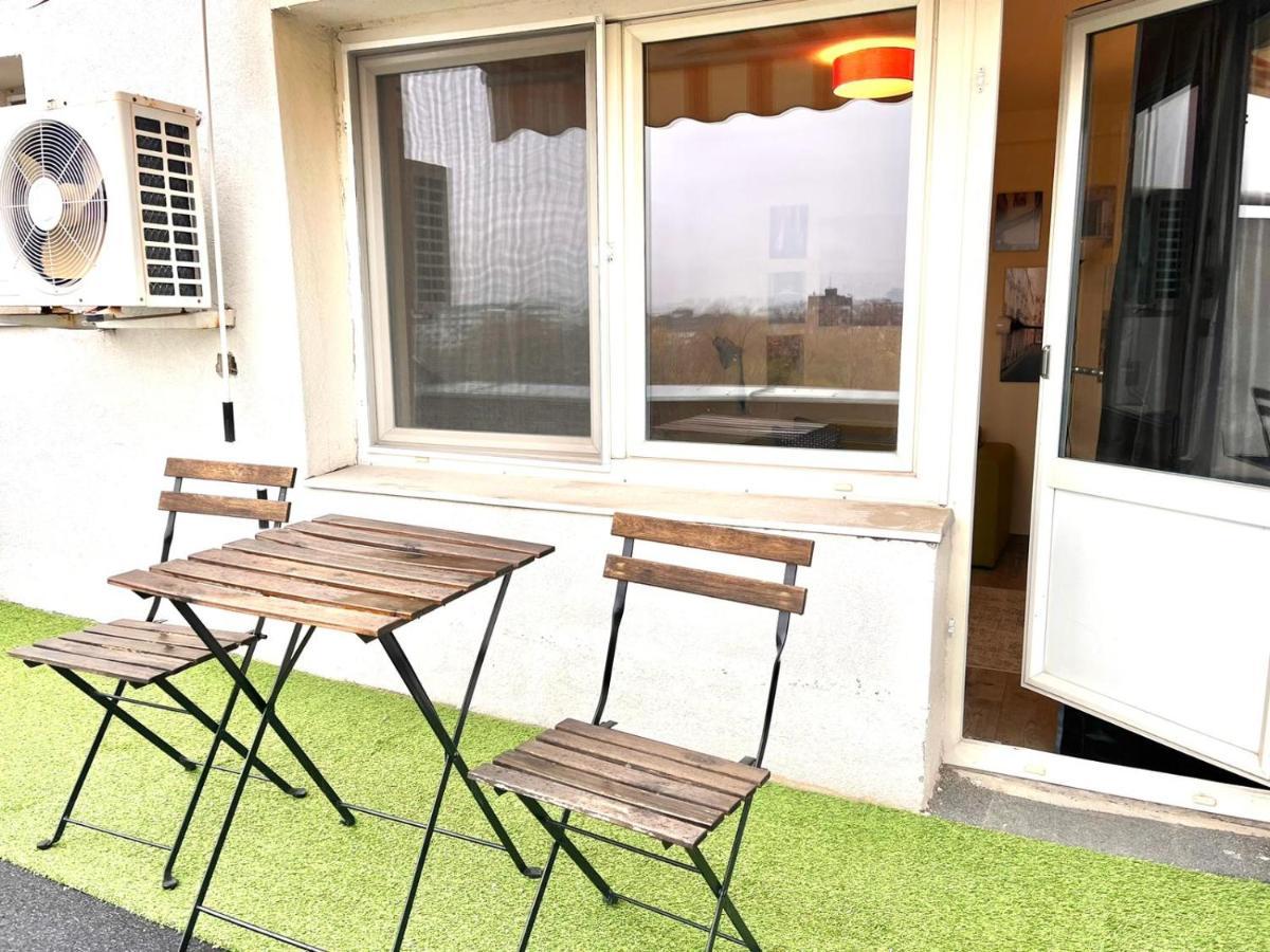 Panoramic Lil' Paris Apartment Bukares Bagian luar foto